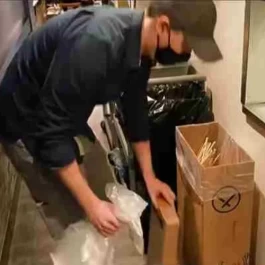 小伙靠回收一次性筷子，年赚100w！