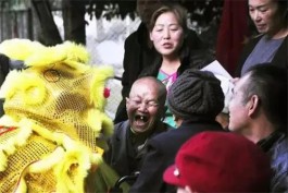 院子里的笑声