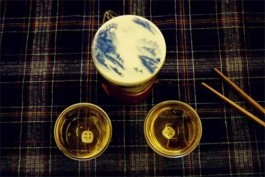 今夜，独饮，想起一位故人