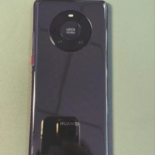 曾经6999元的华为Mate40Pro 5G版,如今在某鱼上只要200块