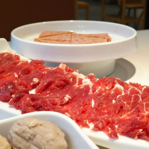 友商暴涨540元,荣耀却降价300元,2亿像素+8000mAh电池,体验越级值得闭眼入